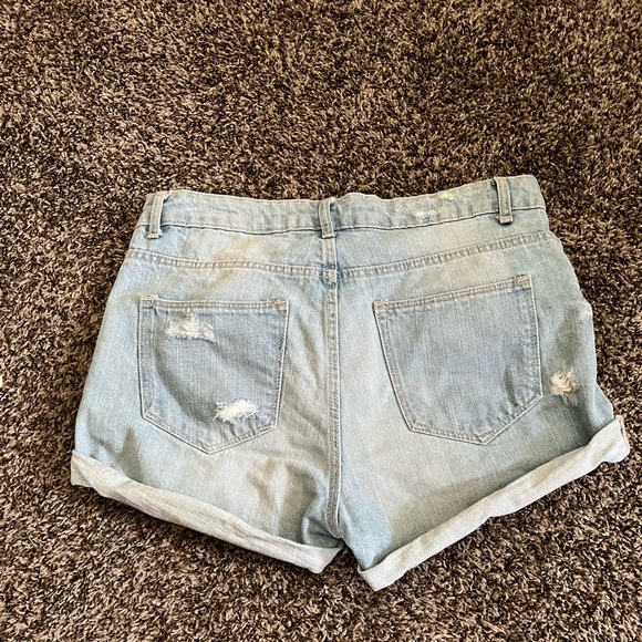 H&M denim shorts size 8 gently used smoke free home - Picture 4 of 4